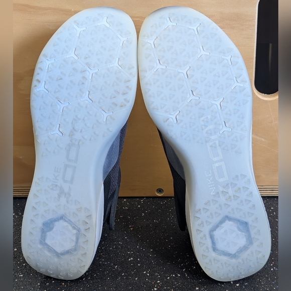 NWOB Nike Air Zoom Strong 2 - Picture 9 of 11